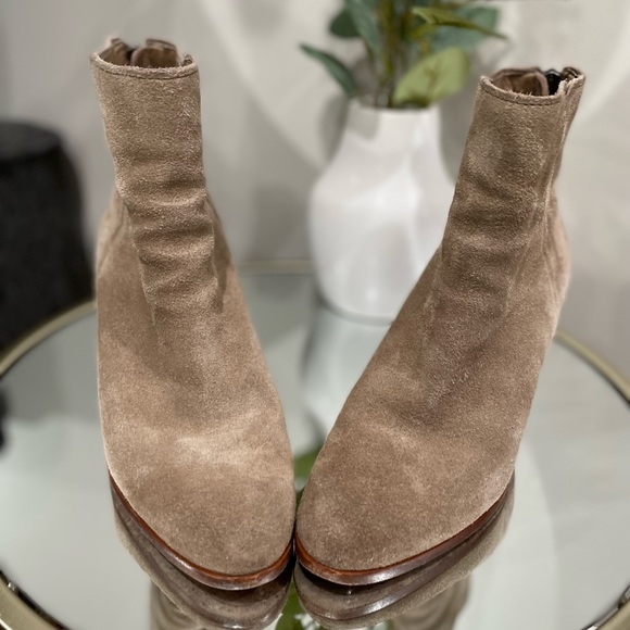 ✨FRYE WOMENS TAN SUEDE BOOTIE•SIZE 7✨ - Picture 9 of 10